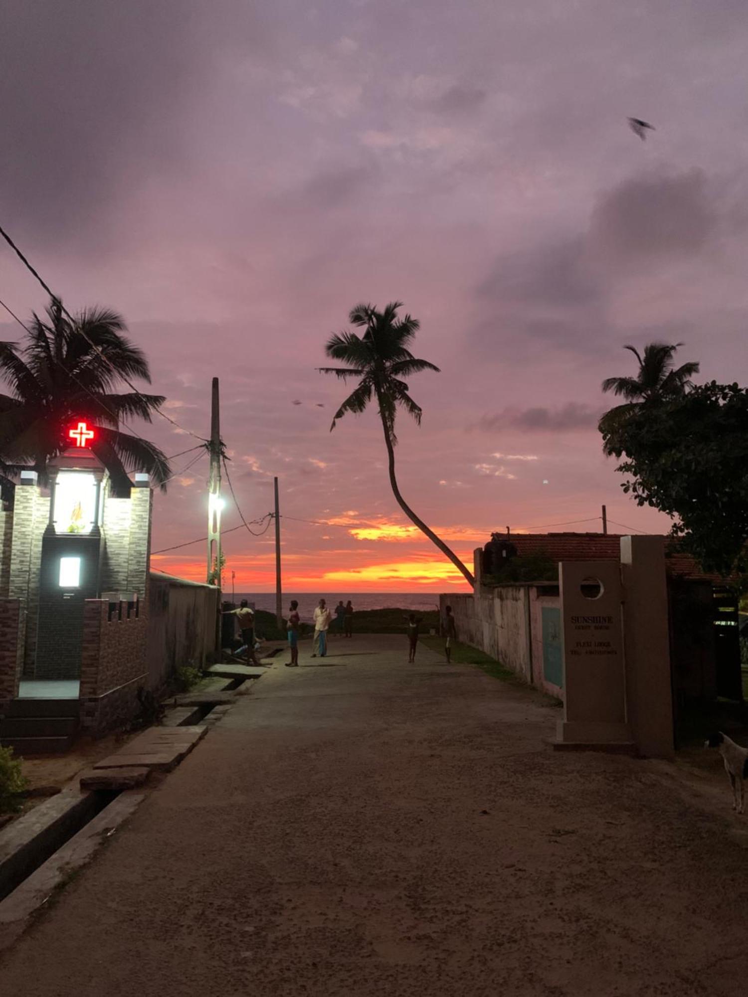 Flexi Lodge Negombo Exterior photo